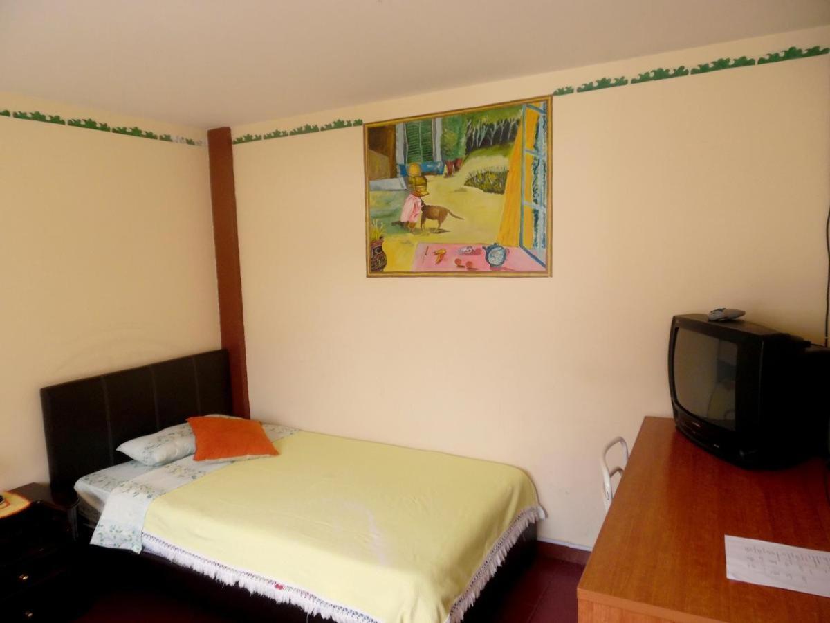 Hostal Rincon Del Turista Отавало Екстериор снимка